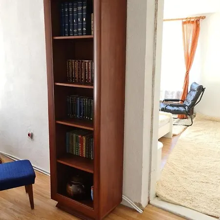 Arnika Trŭn